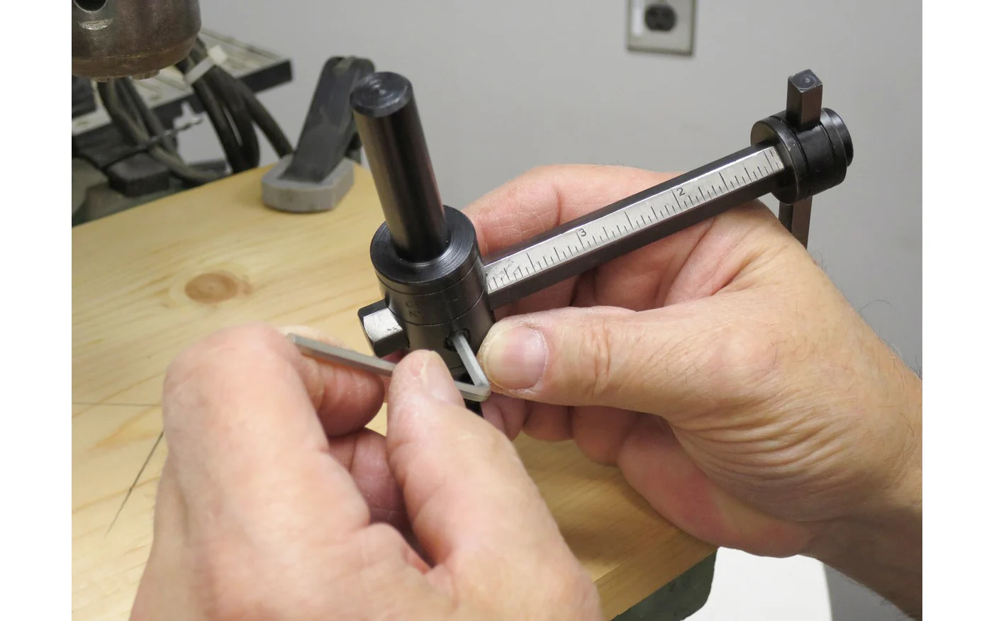 Heavy Duty Adjustable Circle Cutter ~ Cuts 1-3/4" to 8" Diameter Hole - Image 5