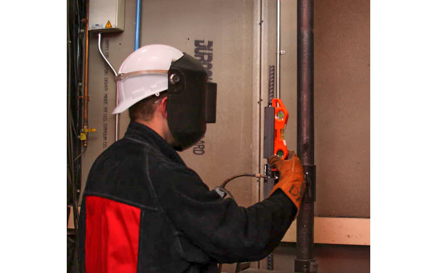 Johnson Level 10" Magnetic Welder's Torpedo Level - Image 2