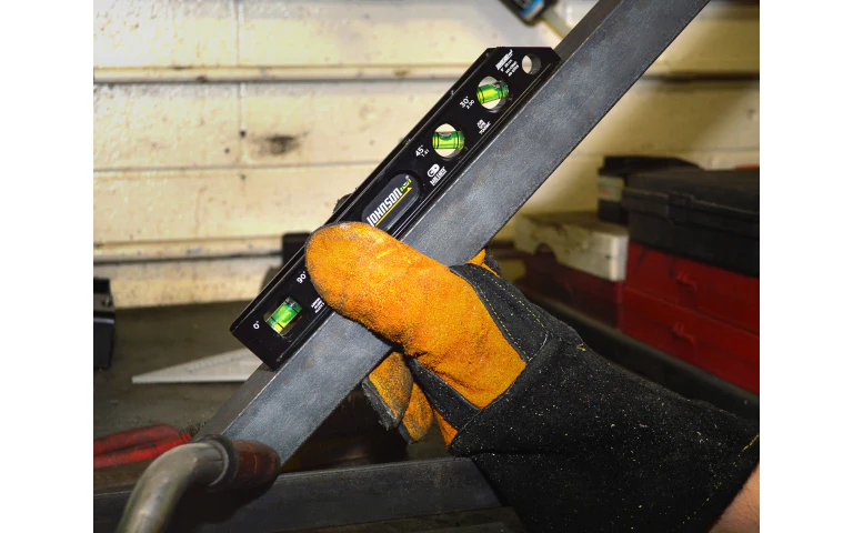 Johnson Level 9" Magnetic Billet Torpedo Level - Image 2
